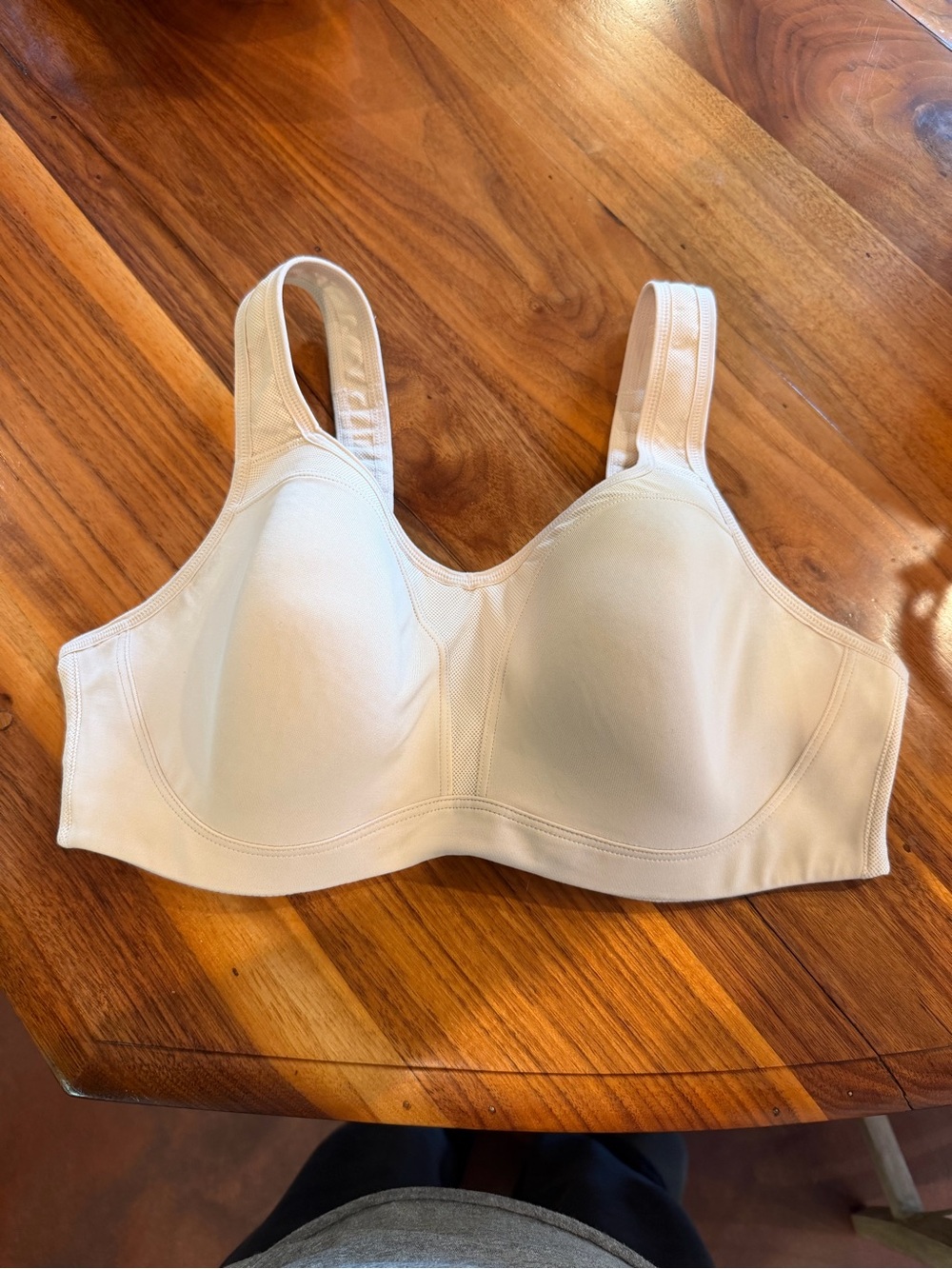Wacoal Simone sport Smooth underwire Bra in Ivory adjustable shoulder size 38d